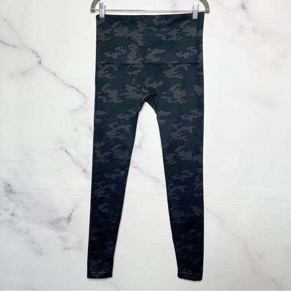 SPANX Camo Look at Me Now Seamless Cropped Leggings - Picture 9 of 15
